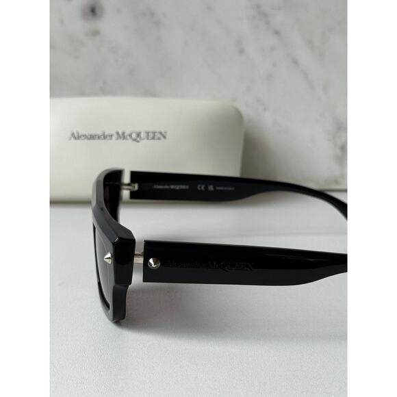 NEW Alexander McQueen AM0427S Black Square Sunglasses main image 5